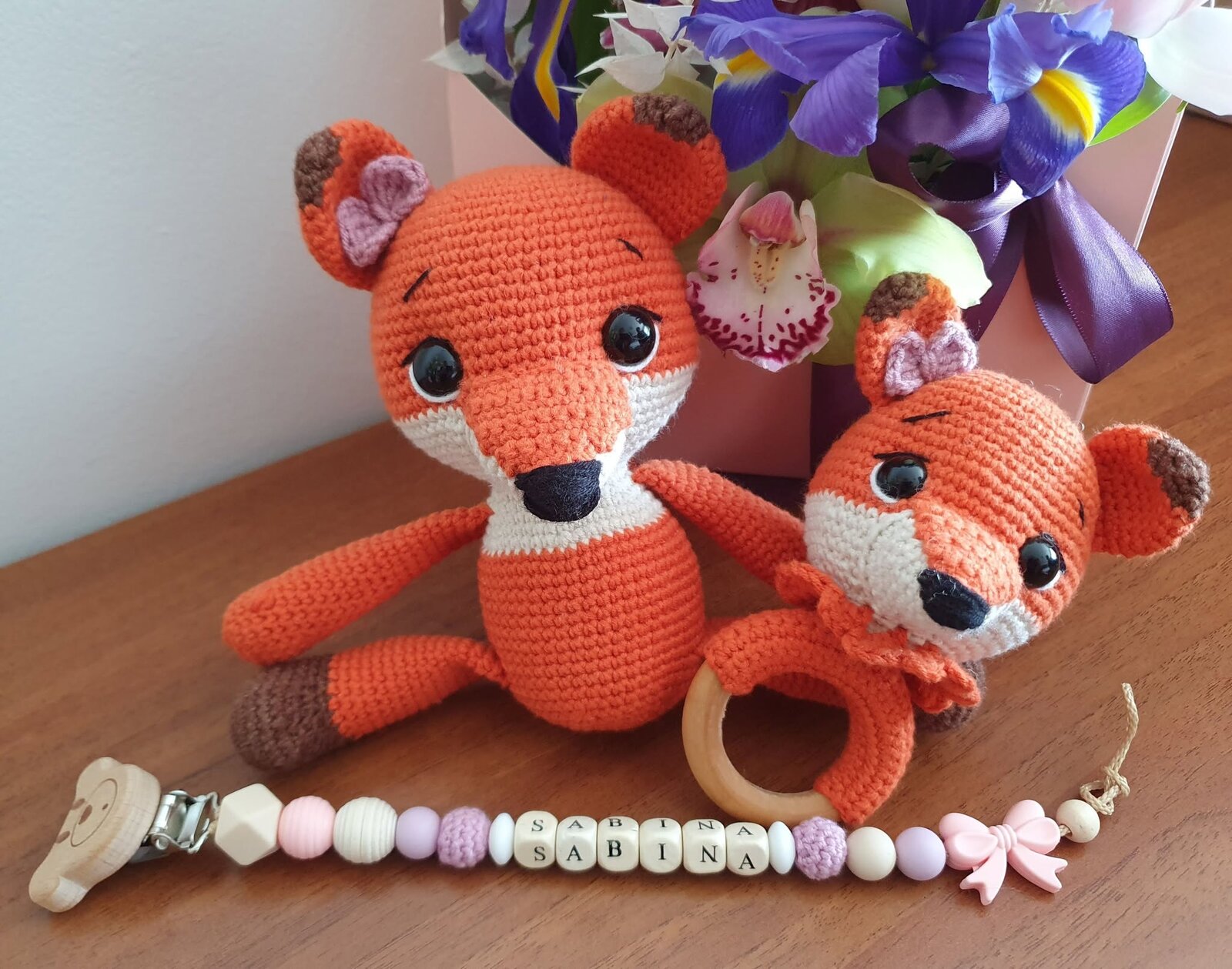 Familie Vulpi cu Accesoriu Suzeta
