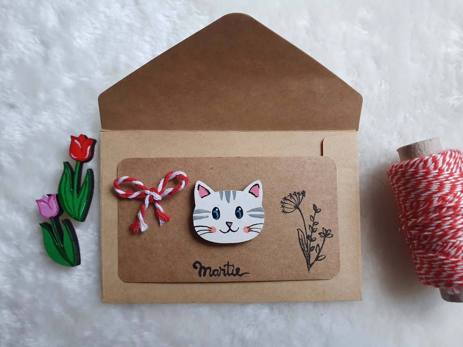 Martisor Pisica Alerta cu Fundita