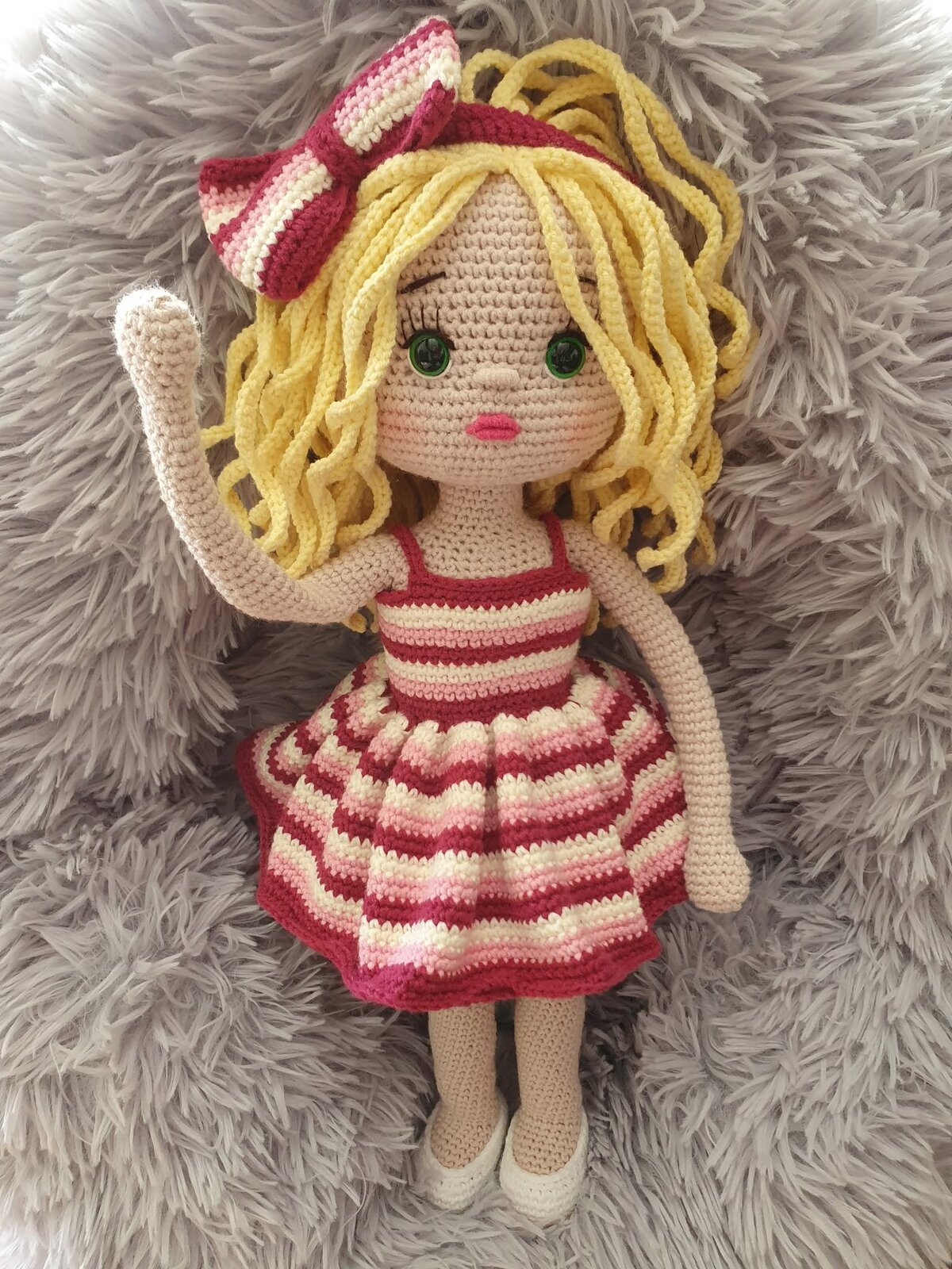 Papusa Blonda cu Fundita Rosie